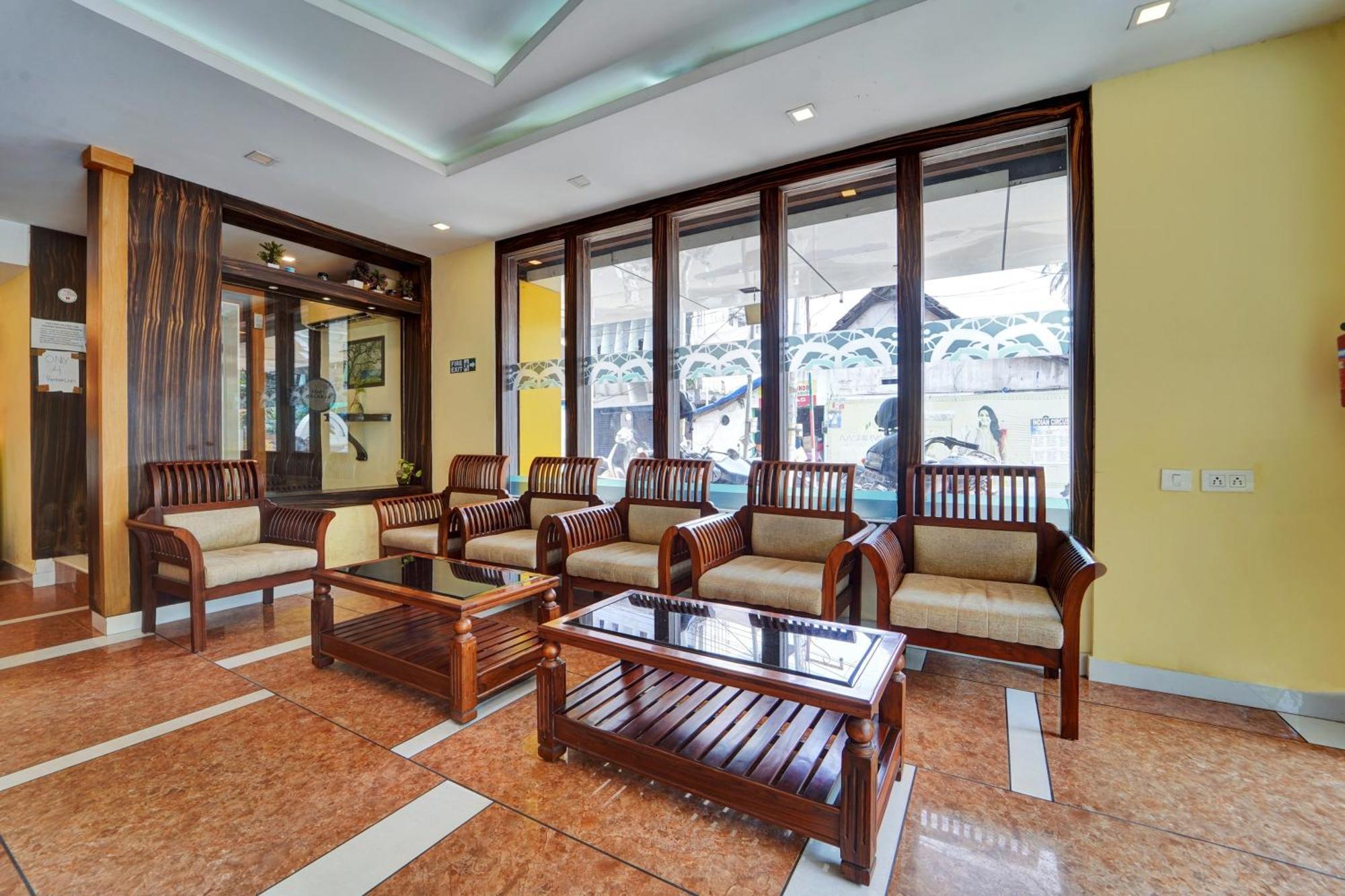 Super Townhouse Ernakulam North Hotel Kochi Exterior foto