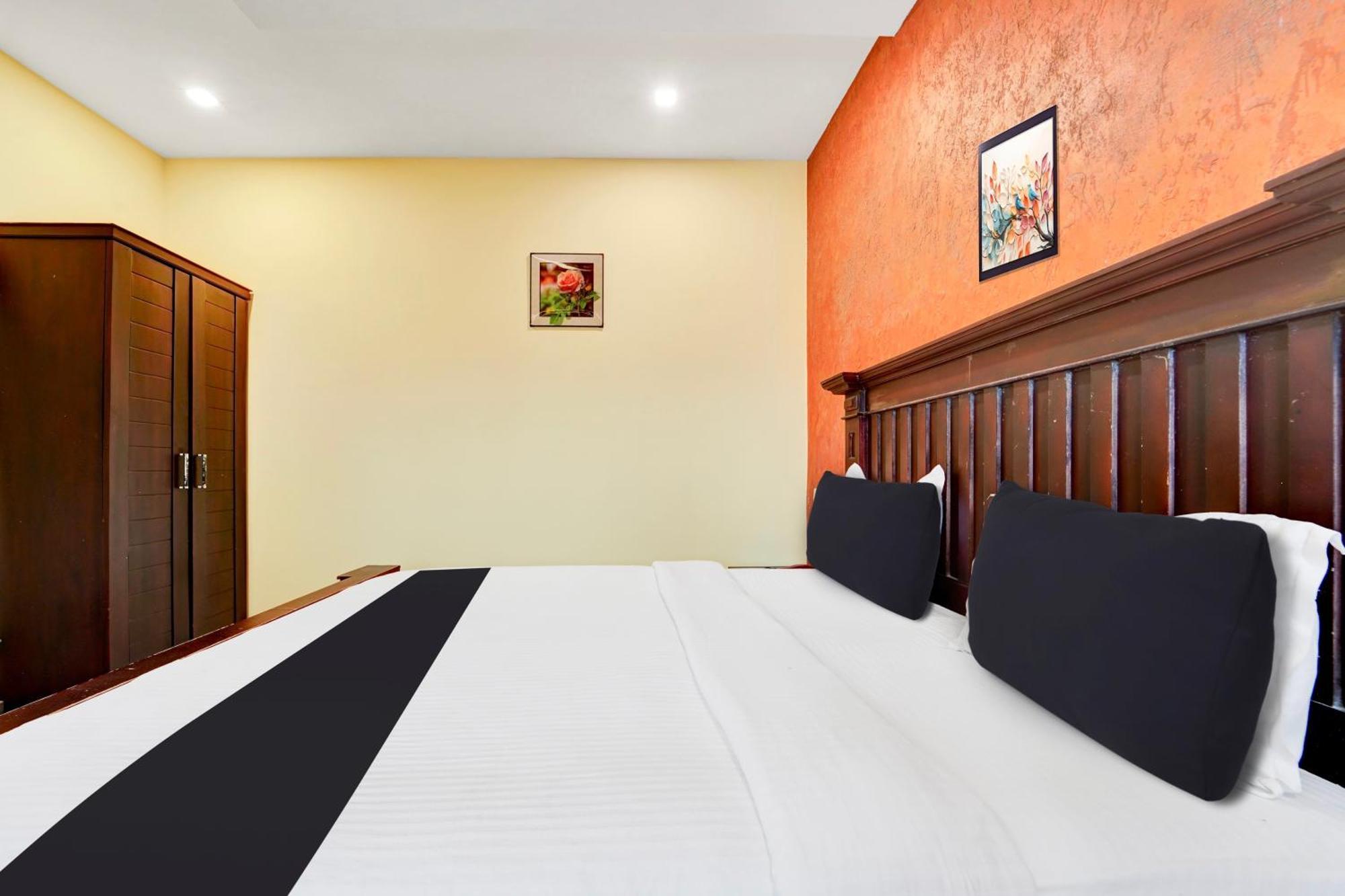 Super Townhouse Ernakulam North Hotel Kochi Exterior foto