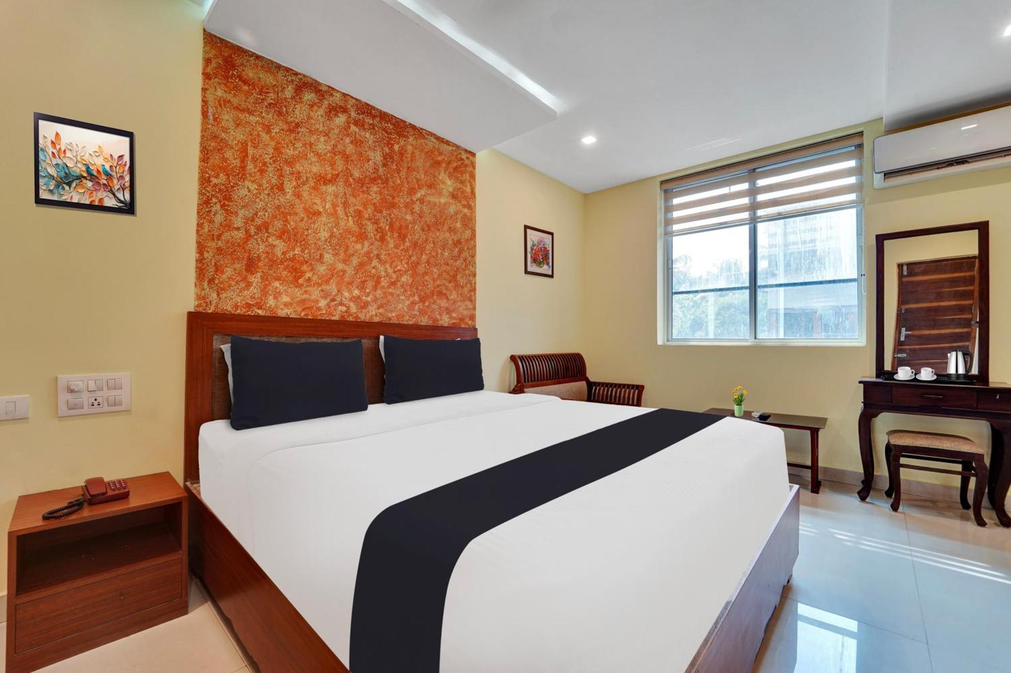 Super Townhouse Ernakulam North Hotel Kochi Exterior foto