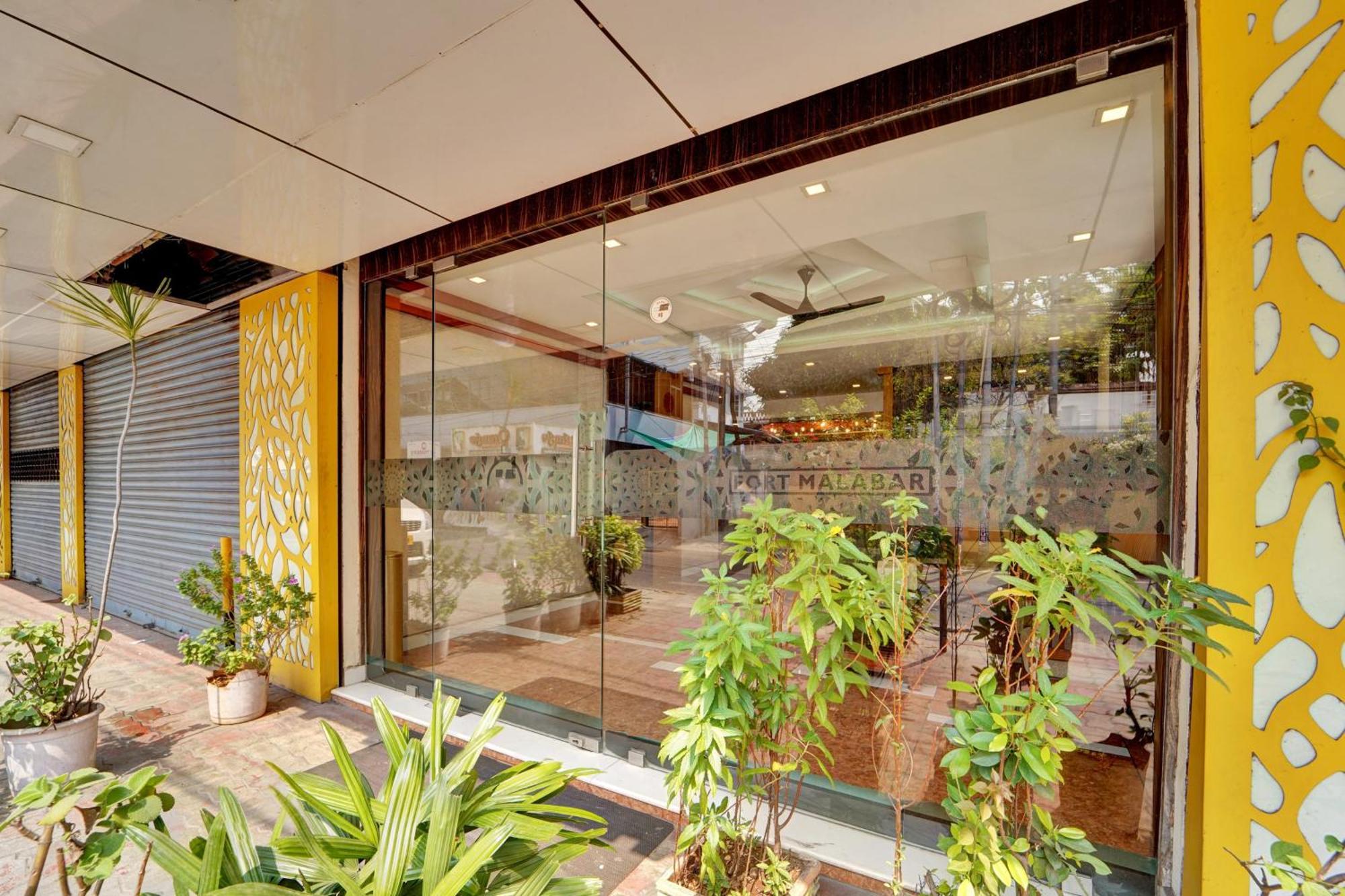 Super Townhouse Ernakulam North Hotel Kochi Exterior foto