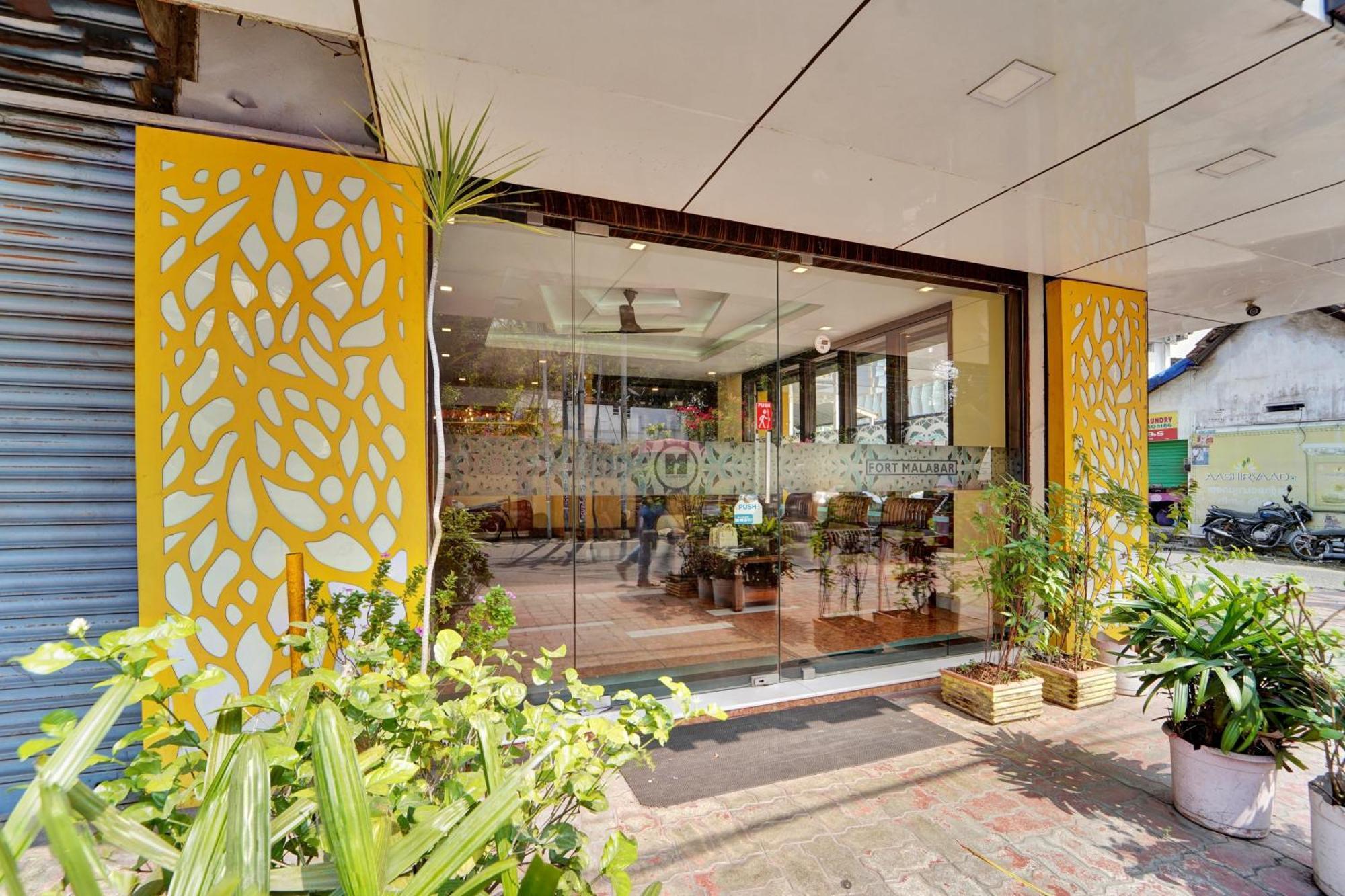 Super Townhouse Ernakulam North Hotel Kochi Exterior foto