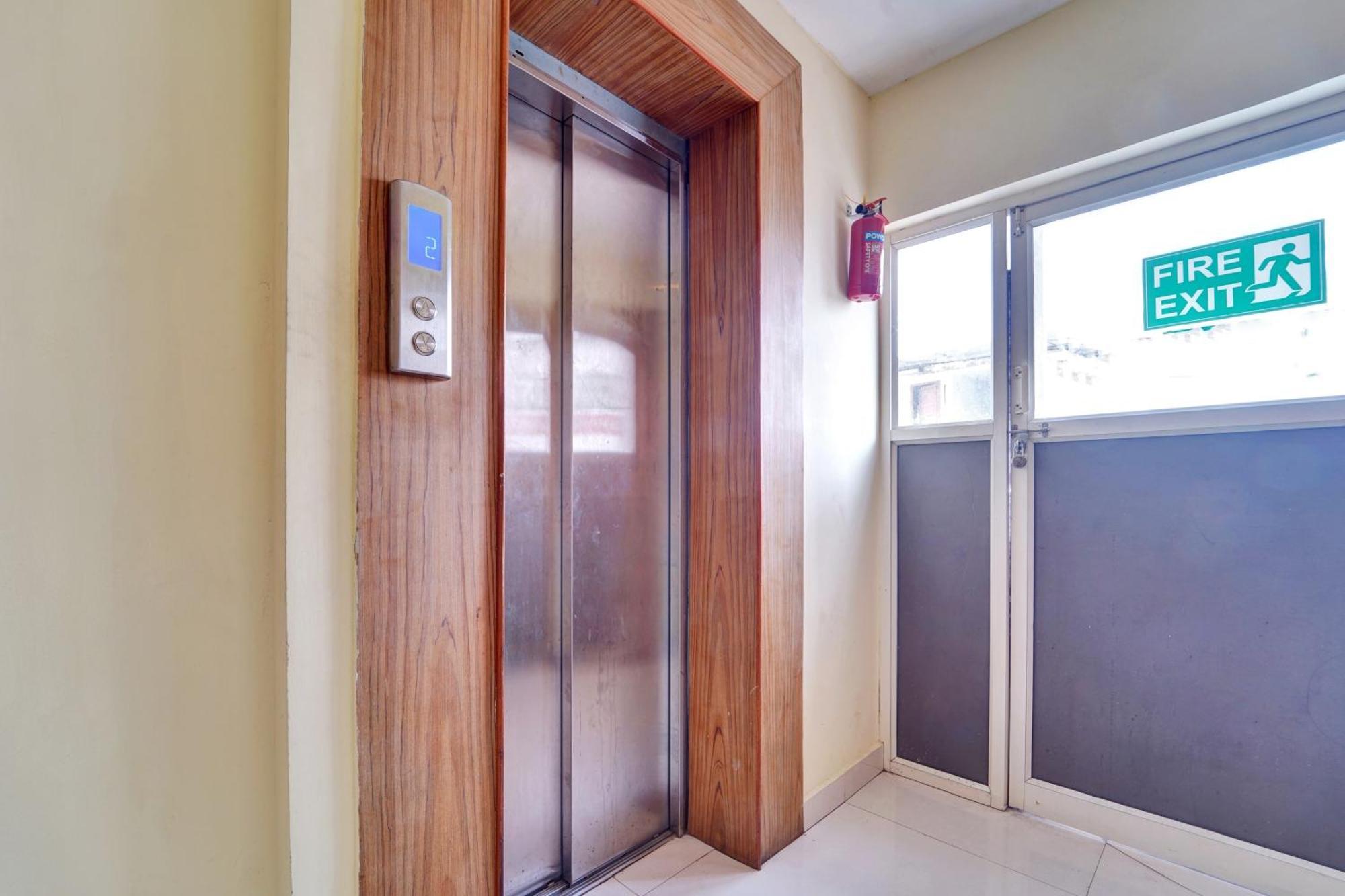 Super Townhouse Ernakulam North Hotel Kochi Exterior foto