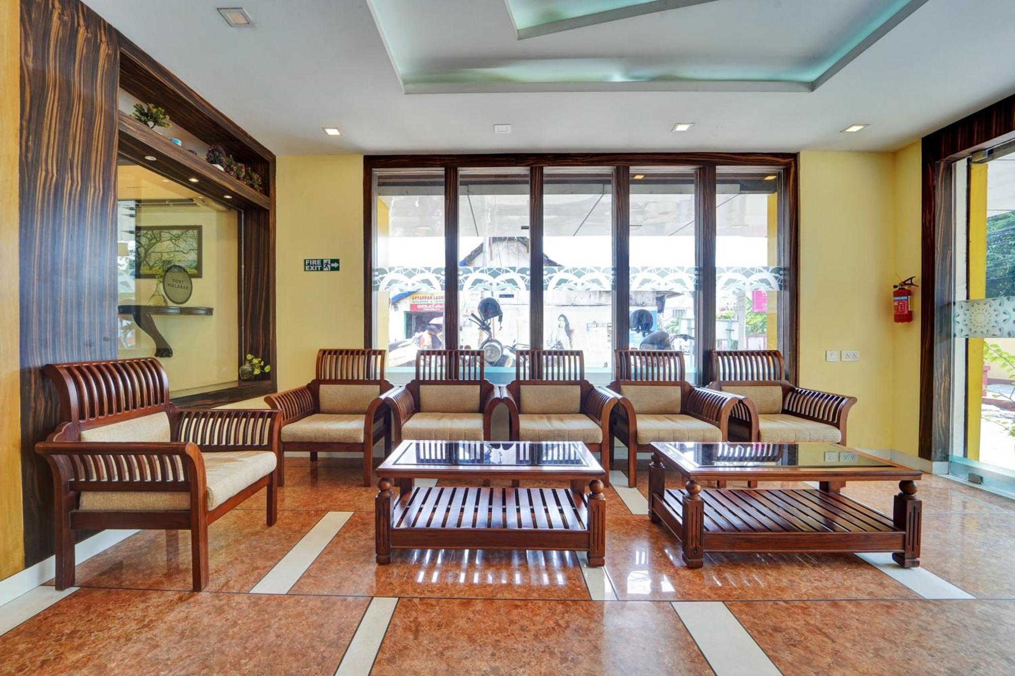 Super Townhouse Ernakulam North Hotel Kochi Exterior foto